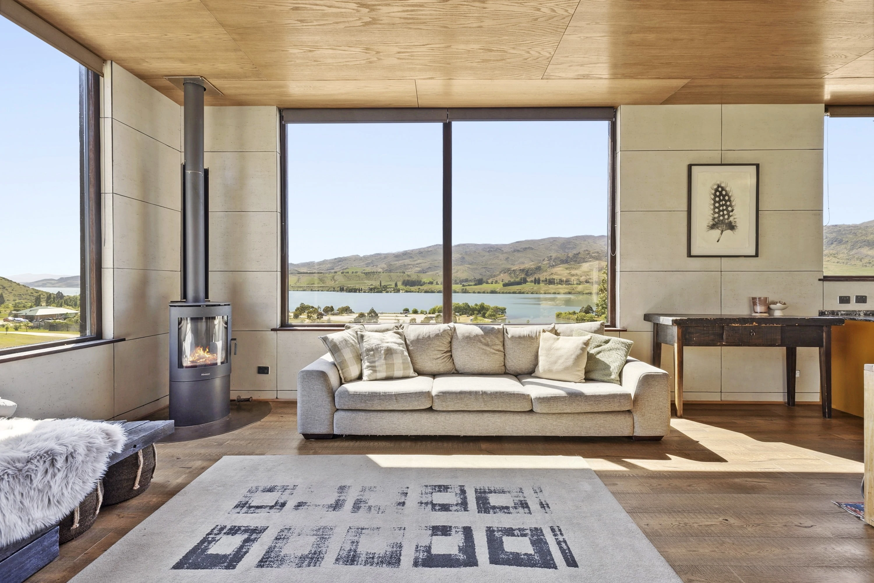 Beautiful lake views in Lowburn